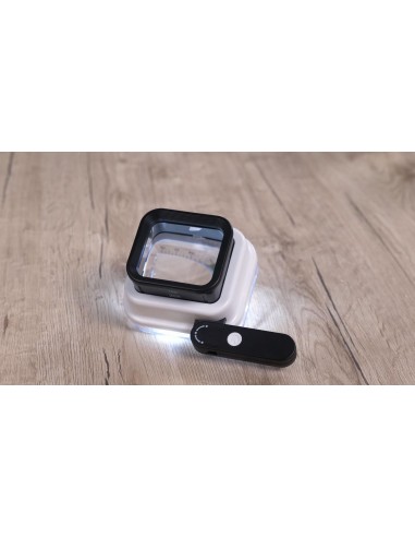 Genius Ideas GI-087663  Loupe pliable à 3 grossissements avec LED